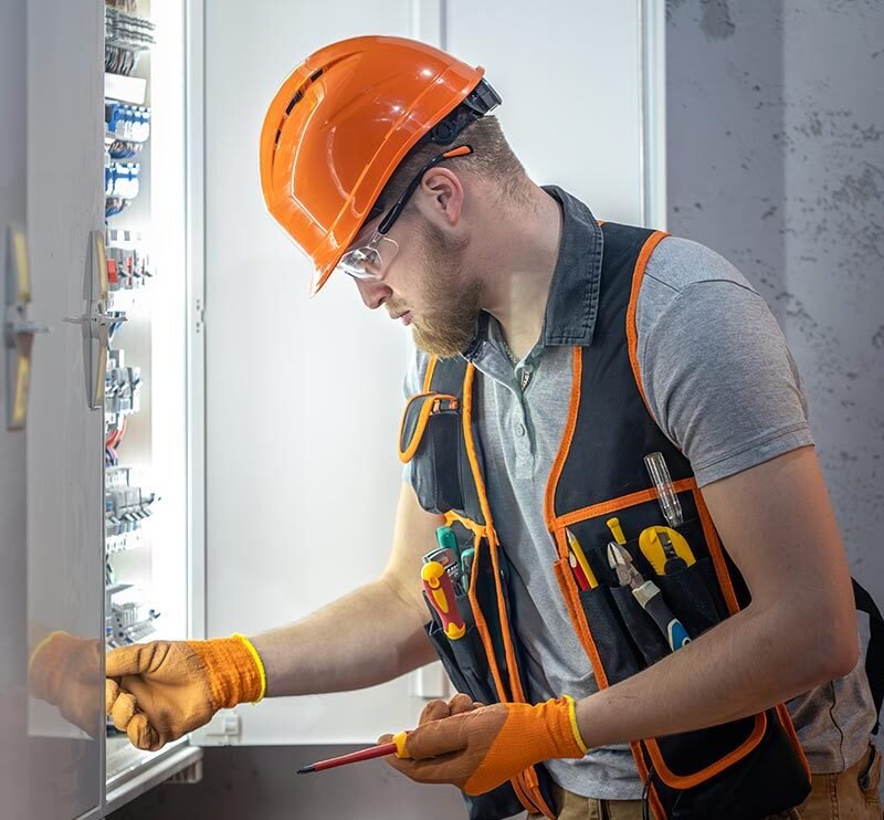 Common Emergency Electrical Issues That Require a Level 2 Electrician