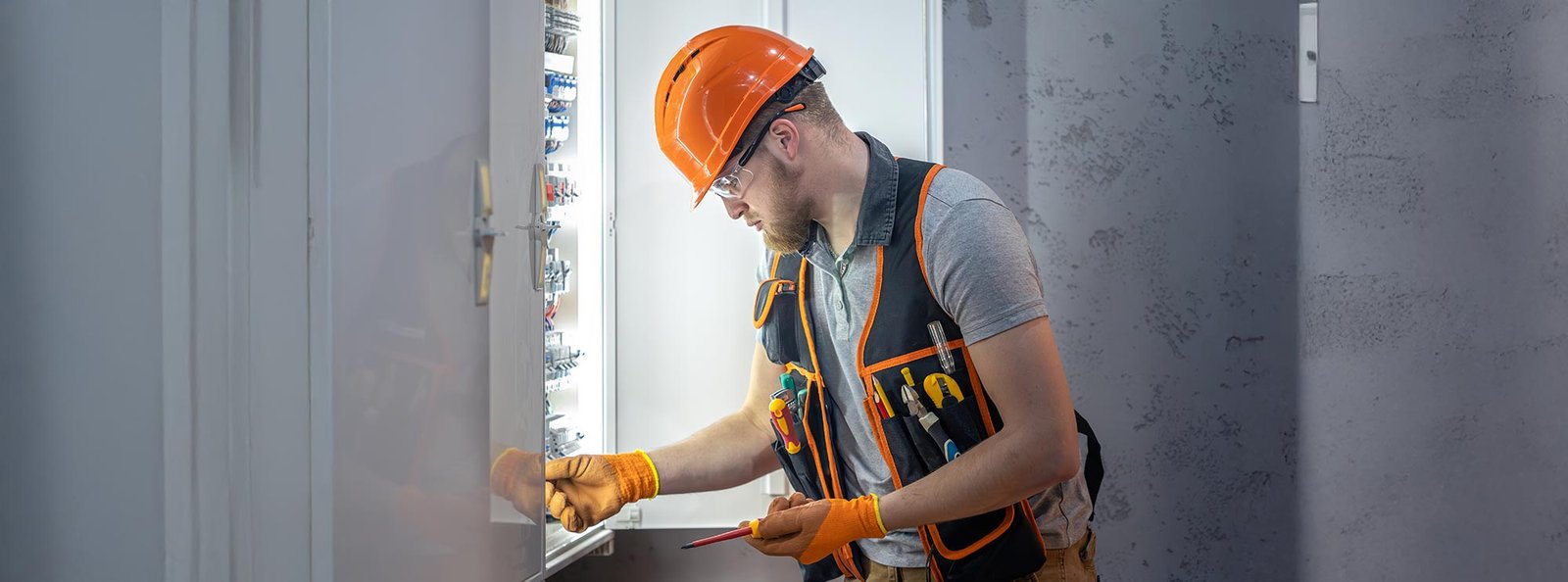 Common Emergency Electrical Issues That Require a Level 2 Electrician