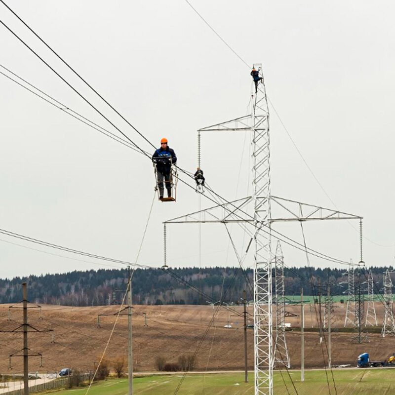 Which is better, overhead power lines or underground cables